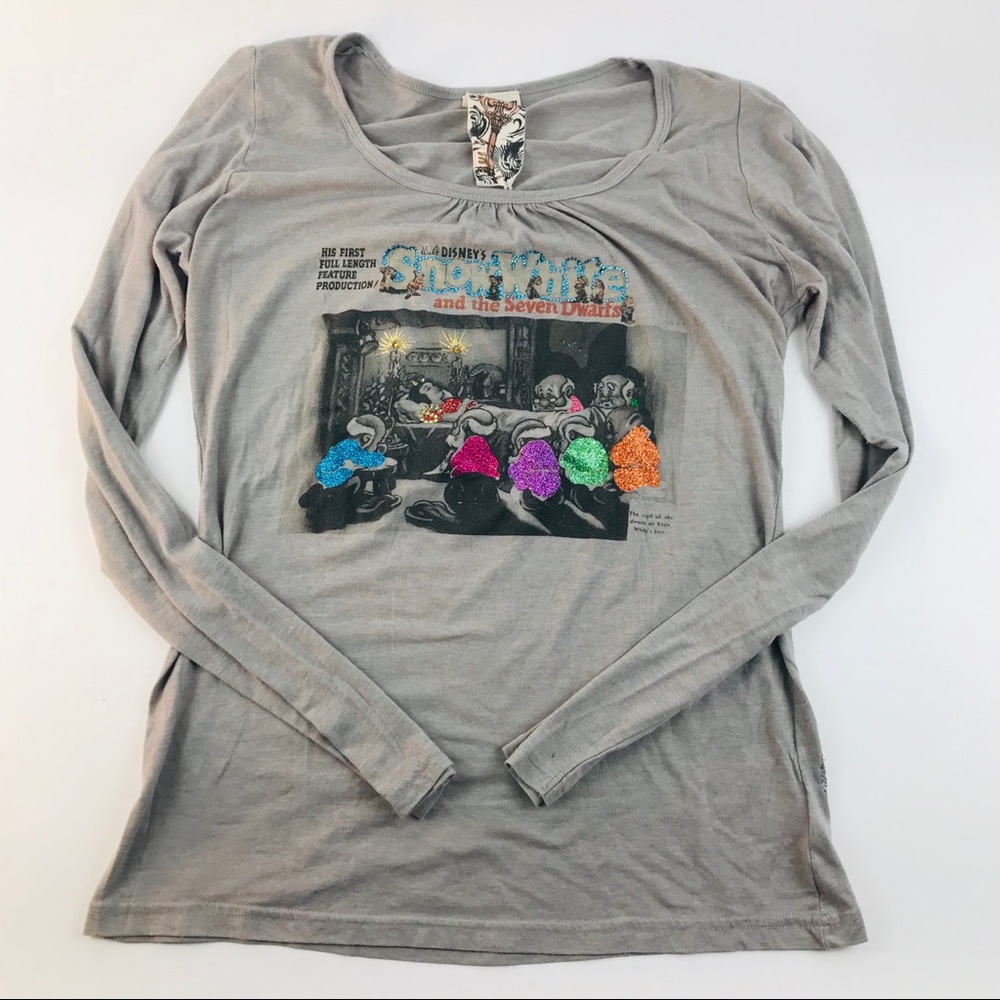 Disney 2x Kingdom Couture Snow White Gray top